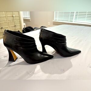 Black leather Vince Camuto booties